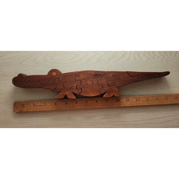 PUZZLE-ALLIGATOR-Hand Made-Wood-3-D-Shelf Decor-Artist Signed - Picture 8 of 10